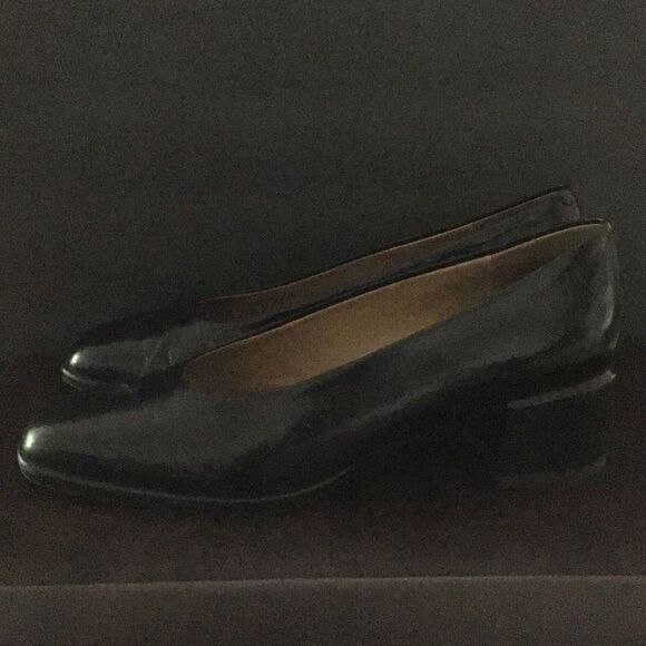 Magic shoes by Andrew Geller Size 7 1/2 small cracks in inside shown - Picture 4 of 11